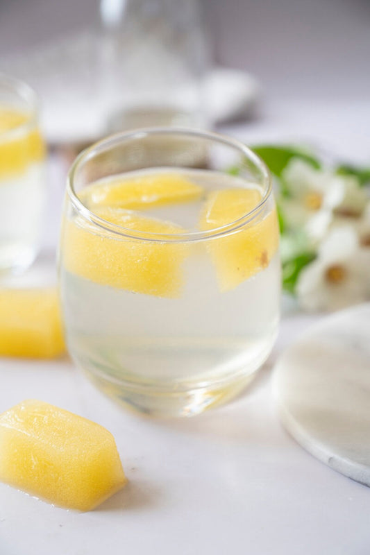 Mango- och limeisbitar